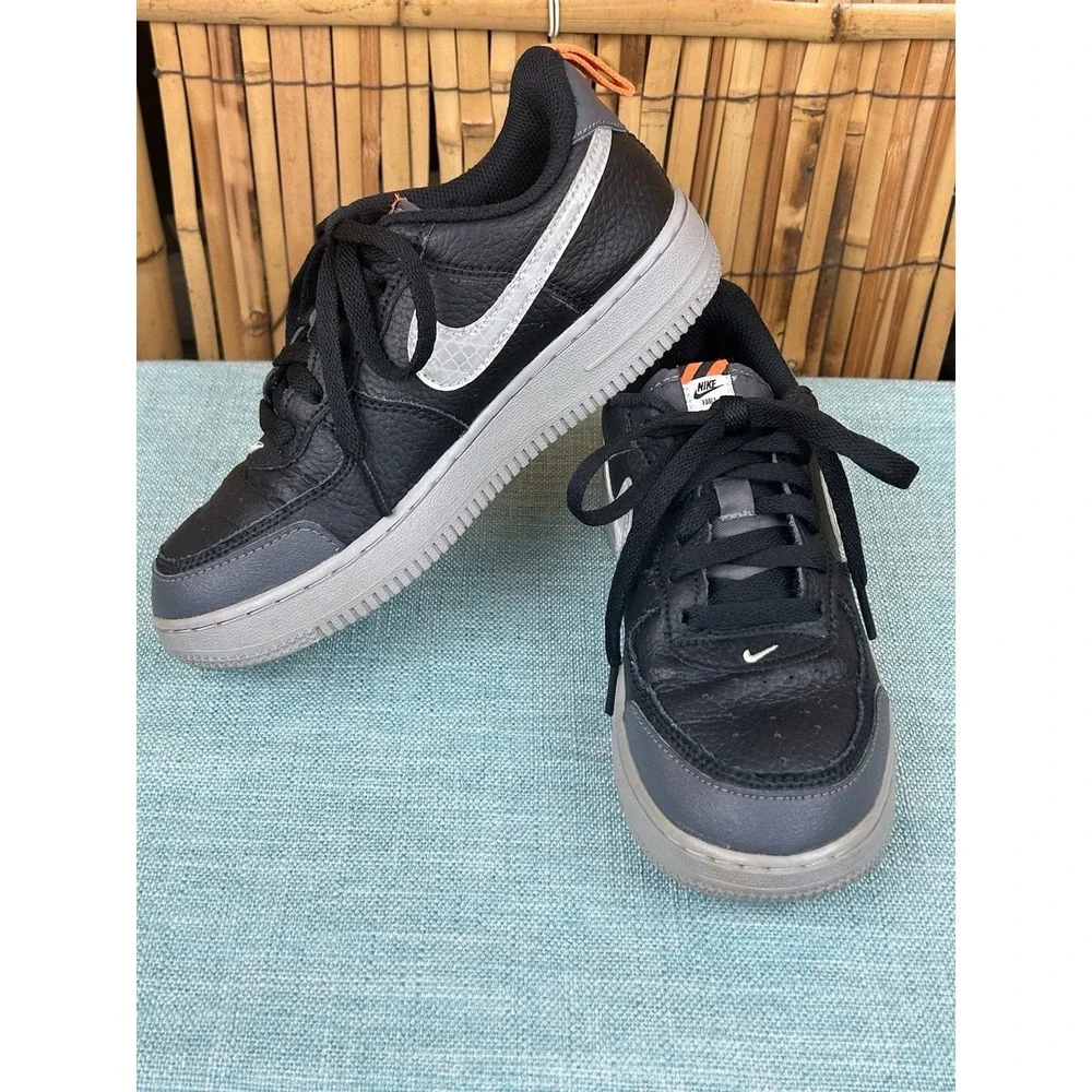 NIKE AIR FORCE 1 LV8 2 